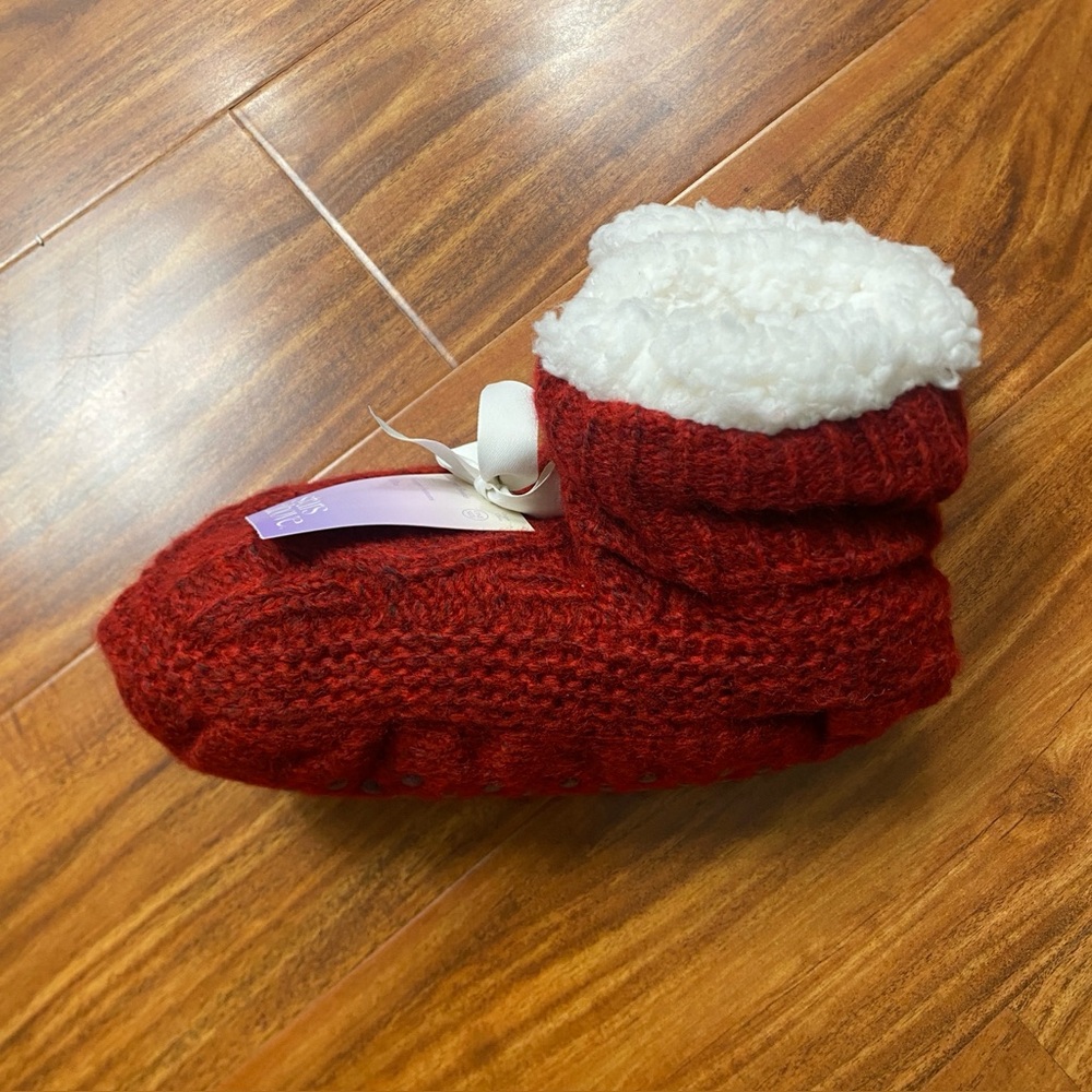 NWT New Stars Above Womens Red Faux Fur Knit Grippy Slipper Socks O/S Loungewear